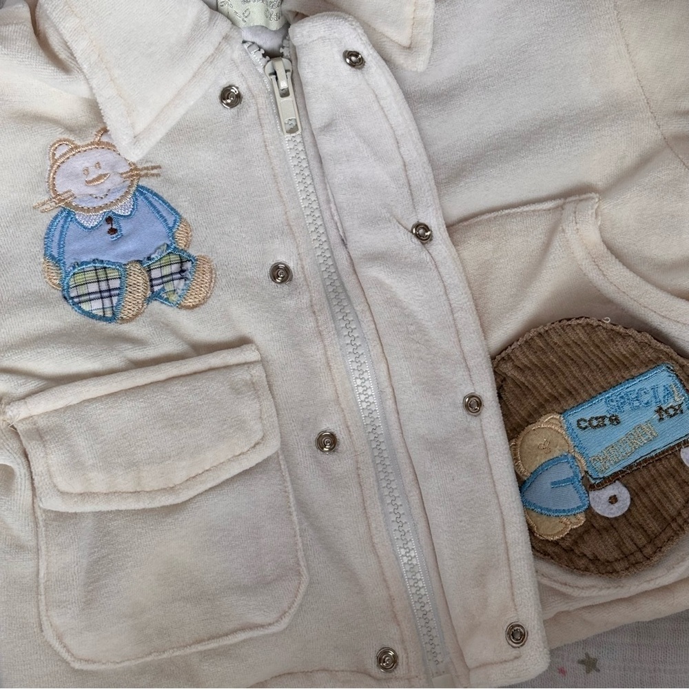⭒ 6M VTG Cream Chunky Jacket Embroidered Bear Pockets Collar Velour ⭒ - Picture 7 of 13